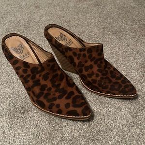EUC BEAST Fashion shoe size 6 animal print boot